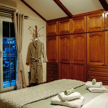 St.denis Townhouse Apartment